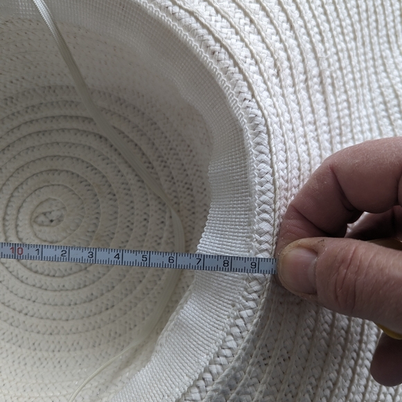 Large hat - Picture 4 of 5